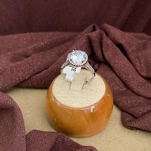 Stunning Wedding design Ring